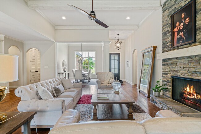 Building Photo - 4513 Chestnut Hill Dr