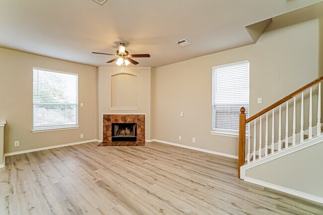 Building Photo - 552 Foxford Run Dr