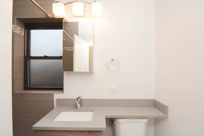 Building Photo - 542 Chestnut