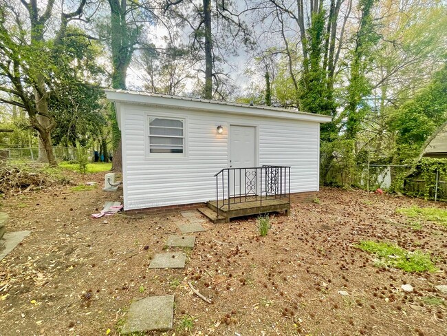 Primary Photo - 1004 Highland Ave