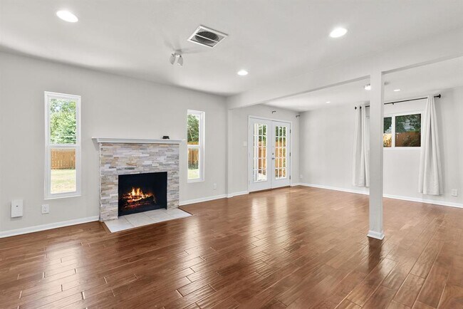 Building Photo - 501 Arbor Ln