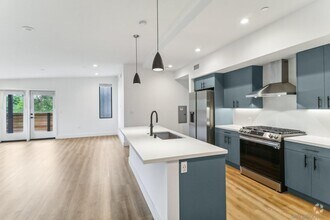Building Photo - 120 Dahlia Dr