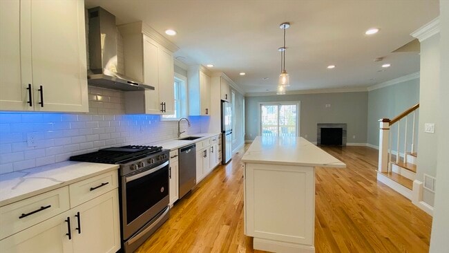 Primary Photo - 211 West St