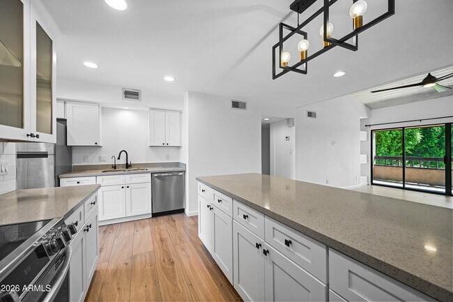 Building Photo - 5998 N 78th St
