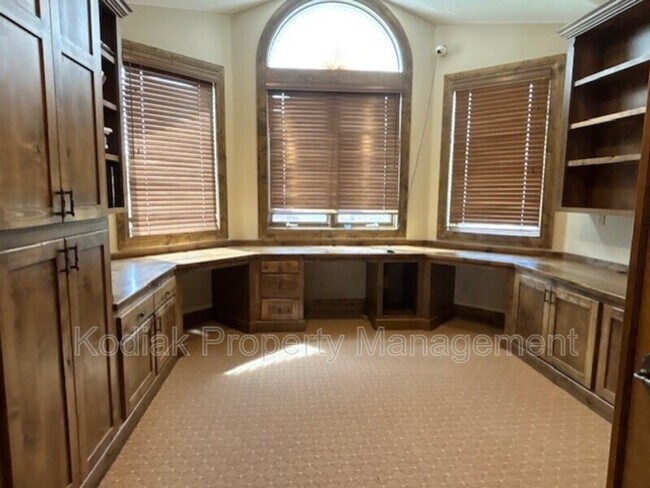 Building Photo - 3608 E Crest Mount Cir