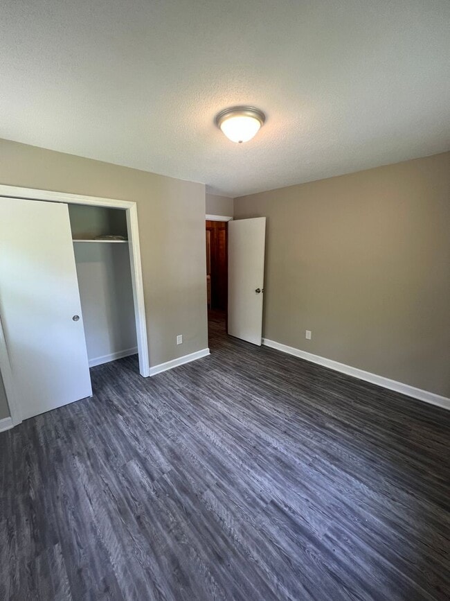 Building Photo - 2 Bedroom Duplex Available (Monroe)