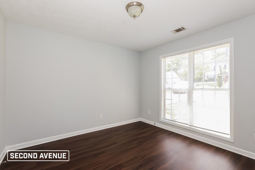 Building Photo - 512 Gatewood Dr