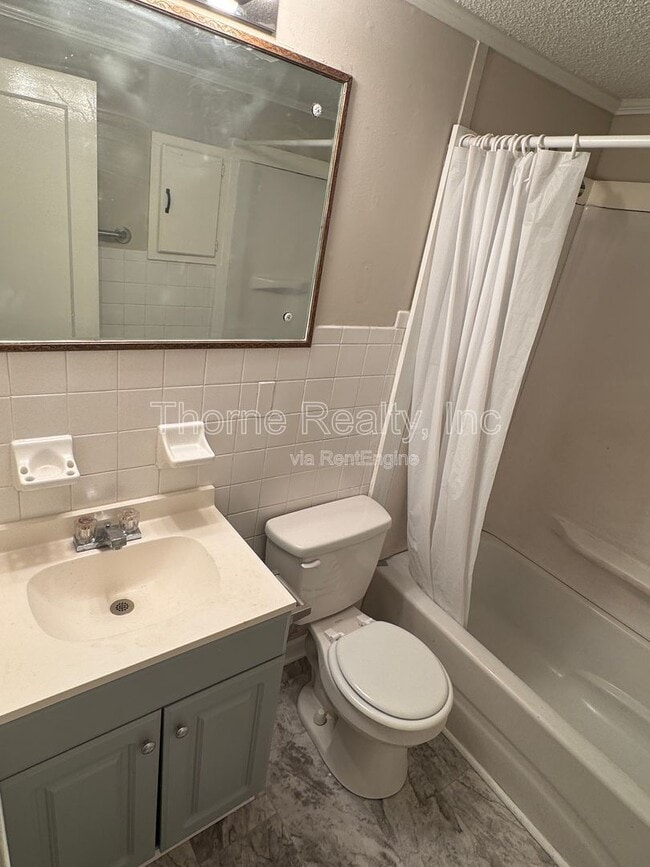 Building Photo - 1100 Chapel St