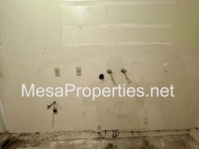 Building Photo - 8475 Lemon Grove Dr