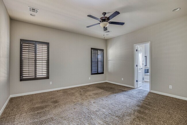 Building Photo - Beautiful East side House