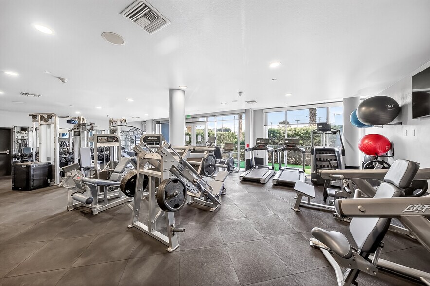 Building Photo - 629 Traction Ave