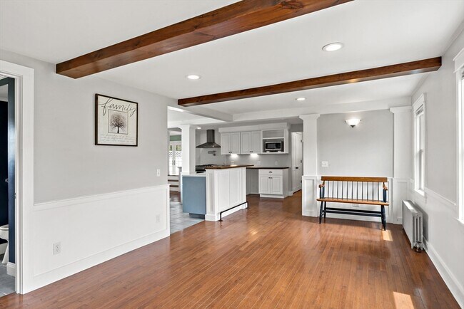 Building Photo - 539 Maple Ave