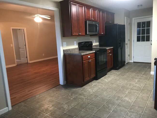 Building Photo - 125 Gage Dr