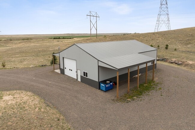 Building Photo - Executive 3-Bed Ranch Main Level - Private...