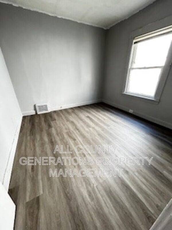 Building Photo - 1011 E 140th St