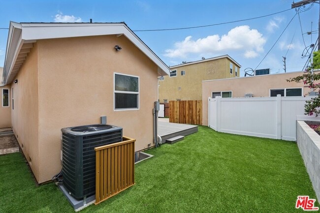 Building Photo - 1349 S Curson Ave
