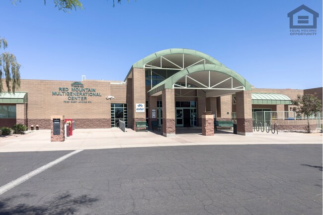 Building Photo - 205 N 74th St
