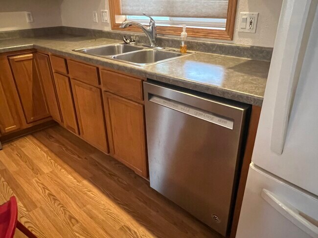 Building Photo - 4248 Red Hawk Dr SE