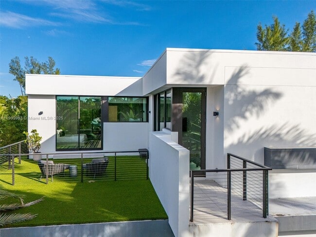 Building Photo - 4585 Nautilus Dr