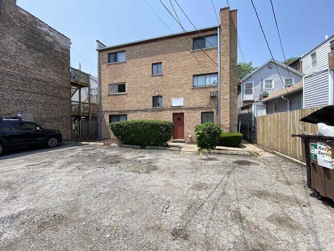 Building Photo - 919 S Carpenter St