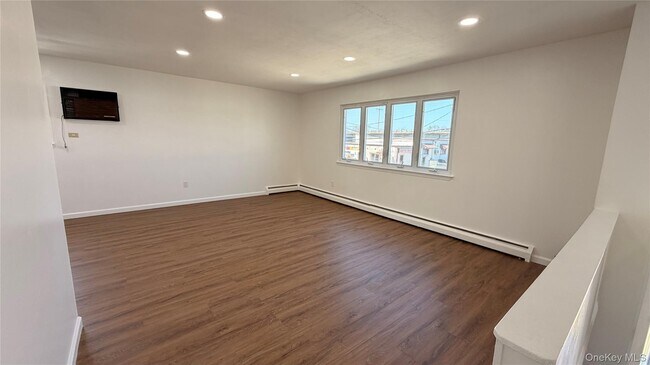 Building Photo - 540 Oak St