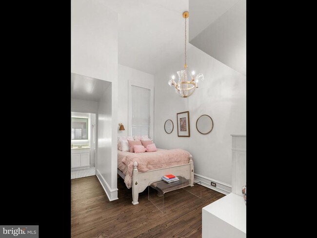 Building Photo - 2122 Spruce St