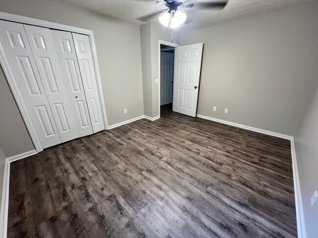 Building Photo - Hampton 1371-1373