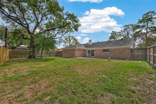 Building Photo - 9502 Skyline Dr