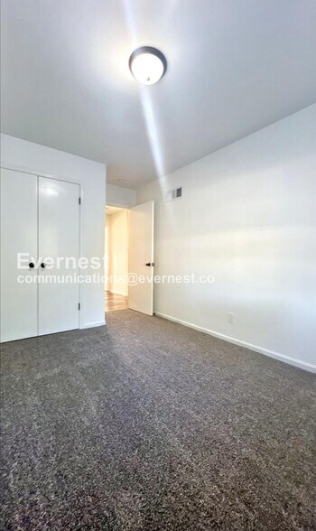 Building Photo - 10827 Beacon Ave