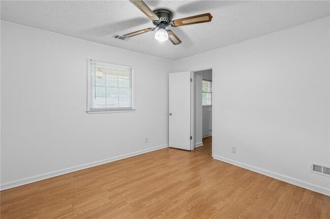 Building Photo - 472 Camden Cir