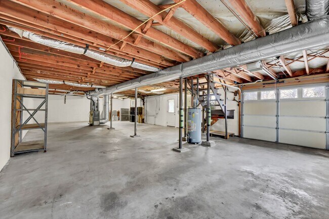 Building Photo - Great Location! Memorial Dr! Beautiful 3 Bedroom 2 Bath Ranch over Unfinished Basement!!