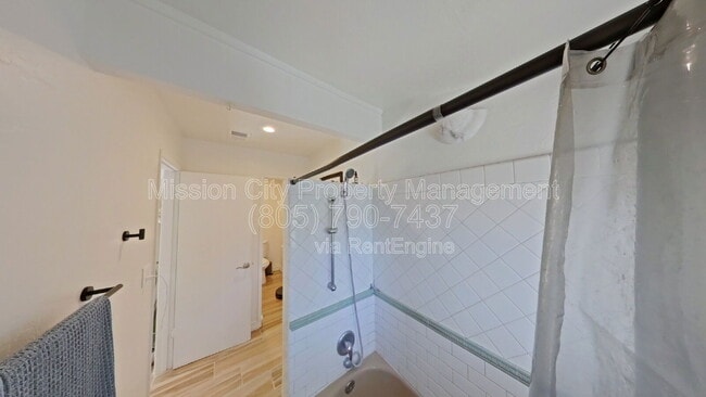 Building Photo - 628 Mulberry Ave