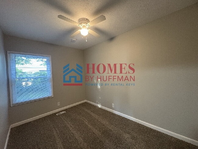 Building Photo - Two Bedroom Duplex | North Side Location