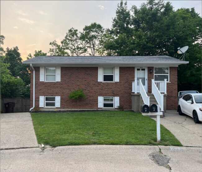 Building Photo - 816 Tokay Ln