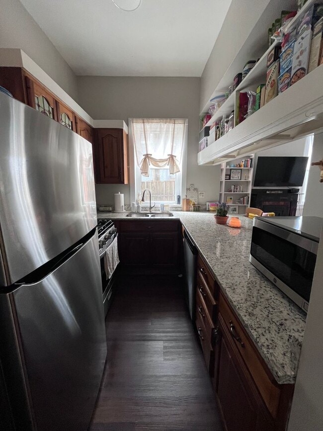 Building Photo - 5 N Harvie St