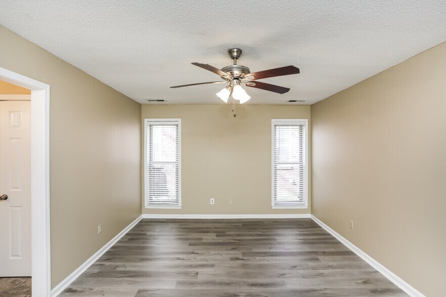 Building Photo - 8123 Cairn Dr