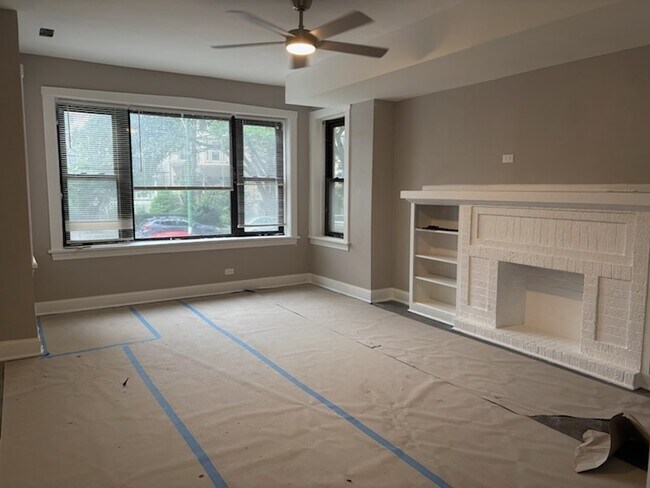 Building Photo - 4648 N Paulina St
