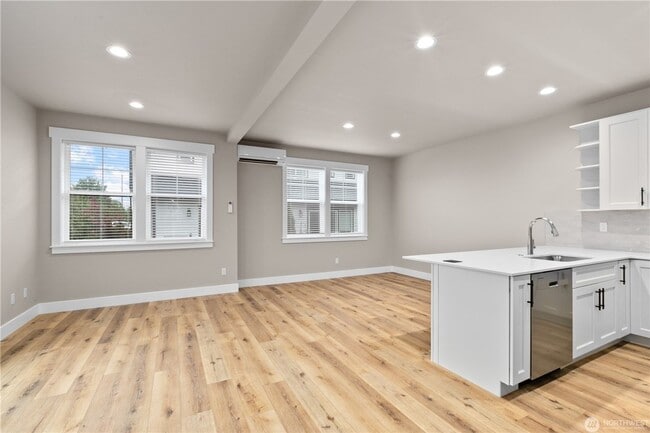 Building Photo - 2201 DeJong Dr
