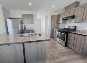 Building Photo - 6581 Hillcrest Dr