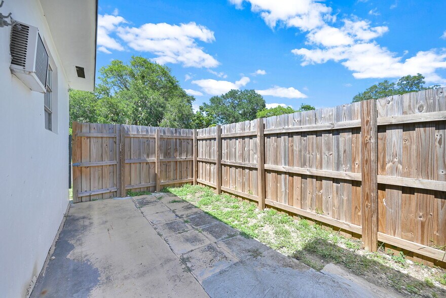 Building Photo - 567 NW 90th St
