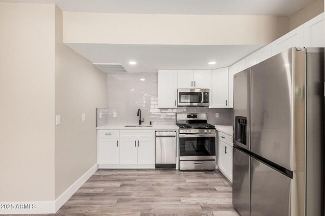 Building Photo - 3331 N 66th Pl