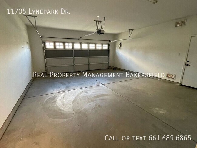 Building Photo - 11705 Lynepark Dr