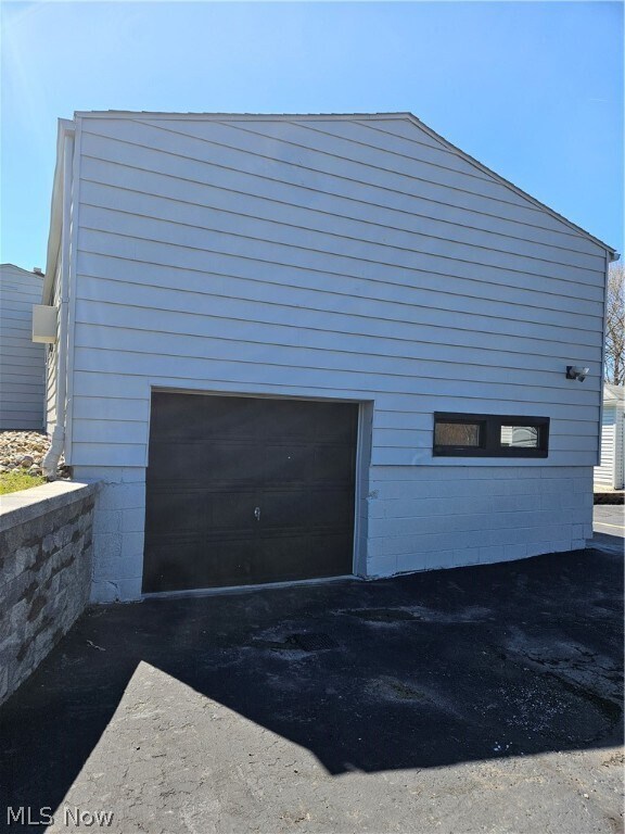 Building Photo - 4660 Darrow Rd