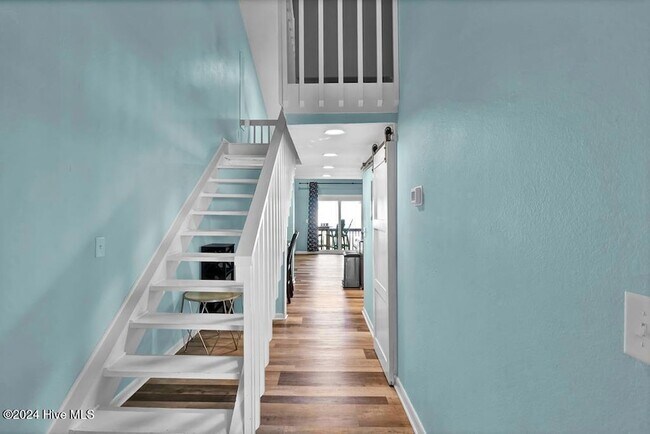 Building Photo - 918 N New River Dr