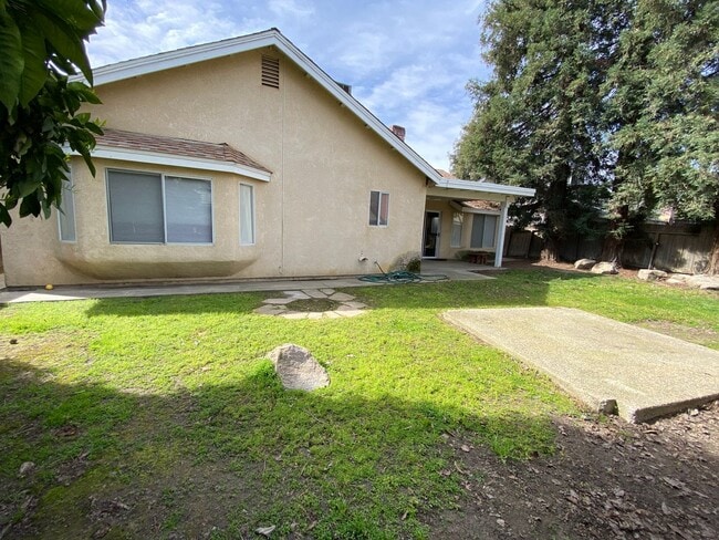 Building Photo - Lovely home for Rent in NW Visalia, located in the Oak West Neighborhood. Coming soon