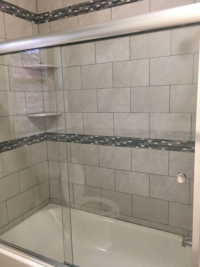 Building Photo - 194 Parkhurst St