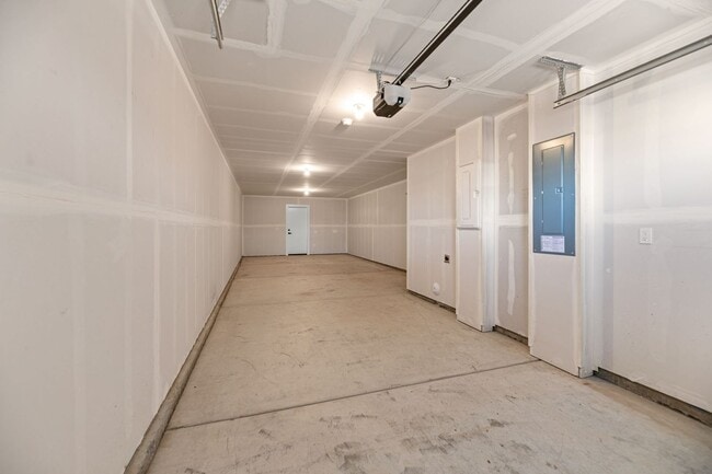 Building Photo - New Luxury Townhomes - Don't Miss Out!