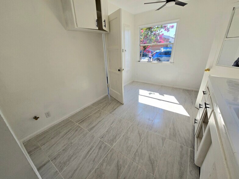 Kitchen - 2412 N Brighton St