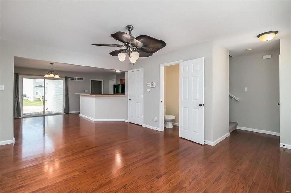 Building Photo - 256 Countryshire Dr