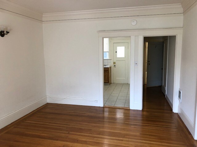 Building Photo - 592 Hampshire St